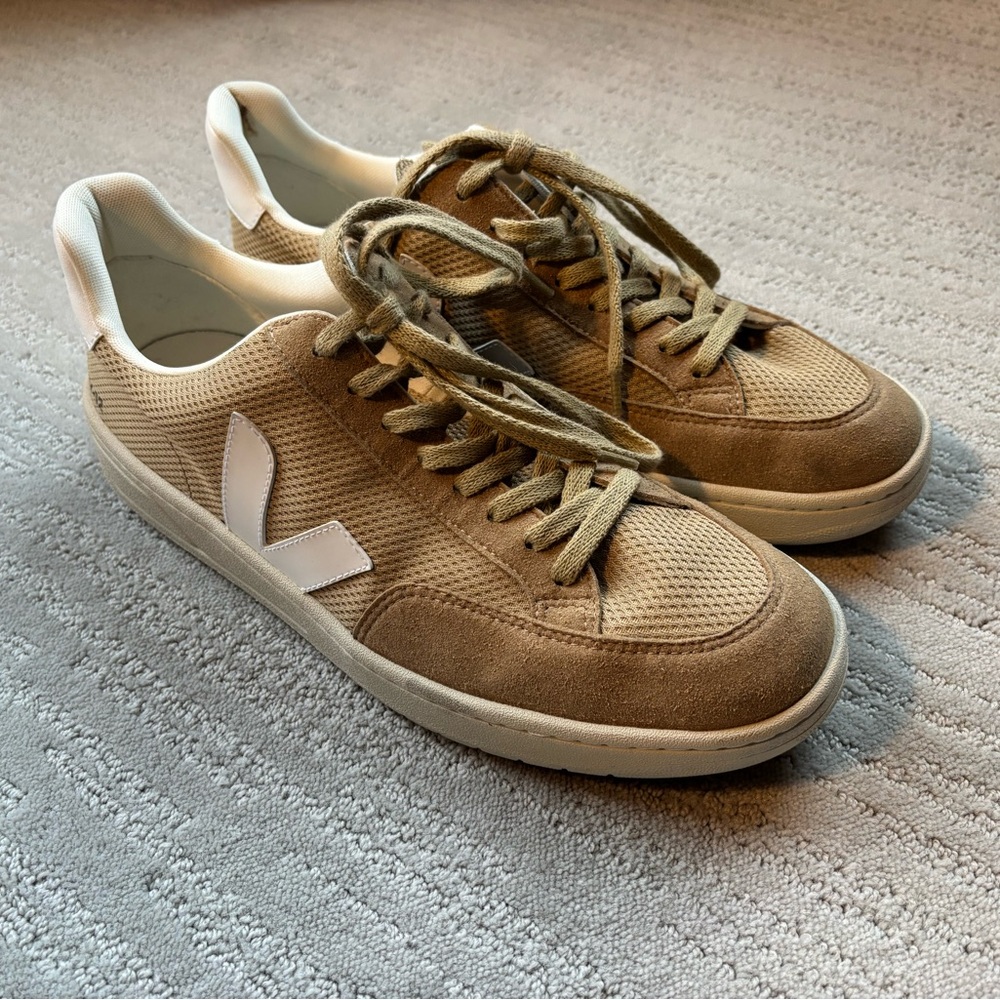 Veja Tan and White Men's Sneakers - Picture 5 of 16